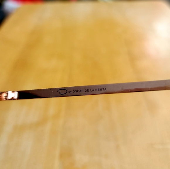 Oscar dela Renta Sunglasses - Picture 5 of 5